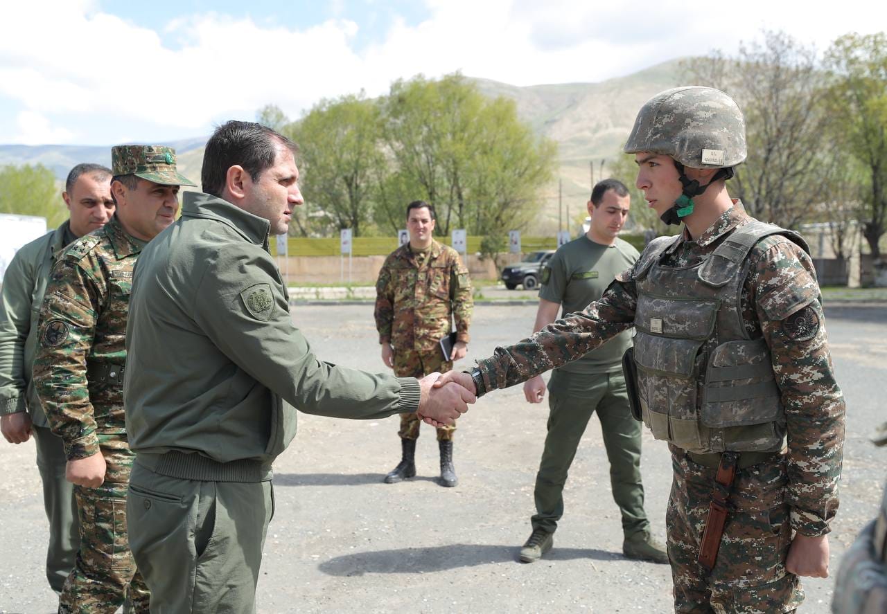 Սուրեն Պապիկյանը անակնկալ ստուգայցով եղել է ՊՆ զորամասերում
