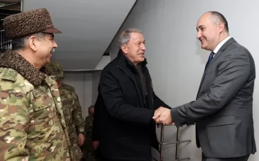 Կարսում հանդիպել են Թուրքիայի, Ադրբեջանի և Վրաստանի պաշտպանության նախարարները