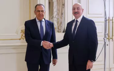 Իլհամ Ալիևն ու Սերգեյ Լավրովը հանդիպել են Բաքվում  Ռուսաստանի արտգործնախարար Սերգեյ Լավրովը երկօրյա այցով մեկնել  է Բաքու: Հիշեցնենք, որ Մարիա Զախարովան հայտնել էր, որ այցը նվիրված է նախորդ տարվա փետրվարի 22-ին ստորագրված դաշնակցային համագործակցության մասին երկկողմ հռչակագրի առաջին տարեդարձին։  Պաշտոնական այցով Բաքվում գտնվող Ռուսաստանի արտգործնախարար Սերգեյ Լավրովը հանդիպել է Ադրբեջանի նախագահ Իլհամ Ալիևին։  «Կարծում եմ, որ Ռուսաստանը՝ որպես մեր բարեկամ, դաշնակից և հարևան, առանձնահատուկ դեր ունի Ադրբեջանի 