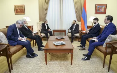 Հայաստանի արտաքին գործերի նախարար Արարատ Միրզոյանը հանդիպում է ունեցել Իրանի Իսլամական Հանրապետության արտաքին գործերի փոխնախարար Ալի Բաղերի Քանիի հետ։ Այս մասին տեղեկացնում է ՀՀ ԱԳՆ մամուլի ծառայությունը։ Հաղորդվում է, որ կողմերը երկուստեք գոհունակություն են հայտնել Հայաստանի և Իրանի միջև առկա քաղաքական երկխոսության բարձր  մակարդակի առնչությամբ։ Միրզոյանն ու Բաղերի Քանին այս համատեքստում կարևորել են քաղաքական խորհրդակցությունների պարբերական անցկացումը։  Հանդիպման օրակարգում են եղել նաև երկկողմ օրակարգին առն