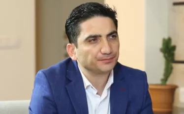 nairi hokhikyan 