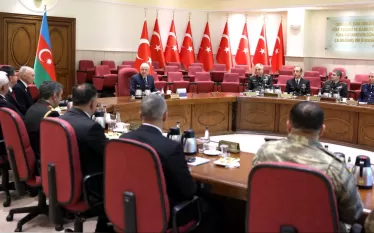 uı8ğj