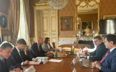 Պարույր Հովհաննիսյանը զրուցակցին է ներկայացրել Հայաստանի և Ադրբեջանի միջև հարաբերությունների կարգավորման գործընթացը, ՀՀ կառավարության մշակած «Խաղաղության խաչմերուկ» նախագիծը։