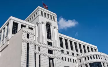 Այսպիսով, Խաղաղության համաձայնագիրը պատրաստ է ստորագրման։ Հայաստանի Հանրապետությունը պատրաստ է Ադրբեջանական Հանրապետության հետ սկսել խորհրդակցություններ Համաձայնագրի ստորագրման ժամկետների և տեղի շուրջ»,- ասված է ՀՀ ԱԳՆ հայտարարության մեջ։