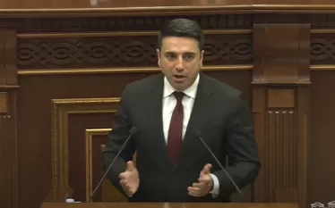 «Պայամանագրի մեջ չկա որևիցե կետ, որը միակողմանի է, բոլոր կետերը հավասարապես վերաբերում թե՛ Ադրբեջանին և թե Հայաստանի Հանրապետությանը»,- շեշտեց Սիմոնյանը: