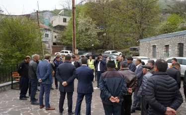 Նախարարը բնակիչների հետ զրույցում ևս մեկ անգամ փաստել է, որ համայնքների, հատկապես սահմանամերձ բնակավայրերի զարգացման հիմնական նախապայմանը կայուն և երկարատև խաղաղության հաստատումն է, ինչը նաև բնակիչների կողմից է ողջունվել, նրանք նշել են, որ խաղաղության ապահովումն անհրաժեշտ պայման է համայնքների ավելի արդյունավետ զարգացման համար։