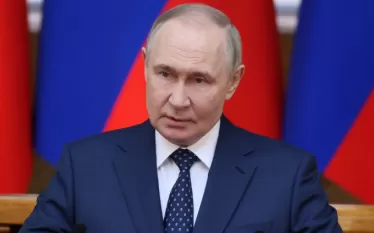 «Իրավիճակն այժմ ավելի բարդ է, քան Հայրենական պատերազմի ժամանակ էր՝ սպիտակ և սև, կարմիր և շագանակագույն... Ես կասկած չունեմ, որ վաղ թե ուշ մեր հարաբերությունները Եվրոպայի հետ կվերականգնվեն, դա կասկածից վեր է: Եվրոպայում շատ մարդիկ կան, որ համաձայն  են Ռուսաստանի դիրքորոշմանը, բայց ոչ բոլորն են այդ մասին խոսում»,- ասել է նա։