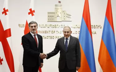 Զրուցակիցներն անդրադարձ են կատարել տարածաշրջանում տեղի ունեցող գործընթացներին: Երկուստեք ընդգծվել է Հայաստանի և Ադրբեջանի միջև խաղաղության համաձայնագրի ստորագրման կարևորությունը՝ ի նպաստ տարածաշրջանում երկարատև խաղաղության ապահովման: