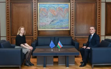 Հայաստանի Սահմանադրության փոփոխությունը խաղաղության համաձայնագրի ստորագրման նախապայման է. Բայրամովը՝ Կայա Կալլասին