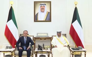  Քուվեյթ կատարած պաշտոնական այցի շրջանակներում Ադրբեջանի արտաքին գործերի նախարար Ջեյհուն Բայրամովը հանդիպել է թագաժառանգ շեյխ Սաբահ Խալիդ ալ-Համադ ալ-Մուբարաք ալ-Սաբահին։ Հանդիպման ընթացքում քննարկվել են Ադրբեջանի և Քուվեյթի միջև երկկողմ և բազմակողմ համագործակցության տարբեր ասպեկտներ, ինչպես նաև՝ տարածաշրջանային և միջազգային անվտանգության հարցեր: