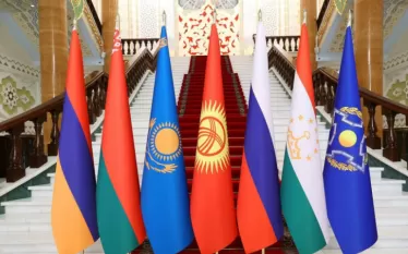 «Երևանն անում է հնարավոր ամեն ինչ Արևմուտքի բարեհաճությունը շահելու համար. Հայաստանի խորհրդարանը նույնիսկ պաշտոնական որոշում է կայացրել անդամակցել ԵՄ-ին»,- ասել է Ժուրավլևը՝ մեկնաբանելով ՀԱՊԿ-ի ֆինանսավորման փաստաթղթի ստորագրումից հրաժարվելու Երևանի որոշումը։