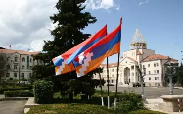 Դիվանագետների համահայկական խորհուրդը խստագույնս դատապարտում է Արցախի թեմայի շուրջ շահարկումները, ստի և կեղծիքի վրա հիմնված մանիպուլյացիոն հայտարարությունները, որոնք համահունչ են Բաքվի դատարանում Արցախի ռազմաքաղաքական ղեկավարության ու ռազմագերիների դեմ մոգոնվող շինծու մեղադրանքներին: Անհրաժեշտ ենք համարում վերստին զգուշացնել, որ Արցախի թեման վերջնականապես փակելու Հայաստանի օրվա իշխանությունների ապազգային և հիմնազուրկ գործողությունները լրջագույն սպառնալիք են ստեղծել արդեն իսկ Հայաստանի Հանրապետության համար»: 