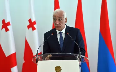 Վերստին ցանկանում եմ ընդգծել, որ «Հայաստանի Հանրապետության և Ադրբեջանի Հանրապետության միջև խաղաղության և միջպետական հարաբերությունների հաստատման մասին համաձայնագրի» տեքստը վերջնական համաձայնեցվել է և պատրաստ է ստորագրման։ Ակնկալում ենք, որ կարող ենք համապարփակ խաղաղություն հաստատել Ադրբեջանի հետ։