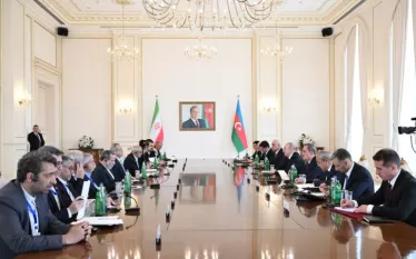 Ըստ ադրեբեջանական լրատվամիջոցների՝ ստորագրվել են փաստաթղթեր երկու երկրների արտաքին գործերի նախարարությունների միջև 2025-2027 թվականների քաղաքական խորհրդակցությունների ծրագրի, փոխըմբռնման հուշագիր՝ 2025-2026 թվականներին տրանսպորտային ոլորտում համապարփակ համագործակցության վերաբերյալ:  Մյուս փաստաթղթերը վերաբերում են մշակույթին և ԶԼՄ-ների ոլորտում փոխգործակցությանը: