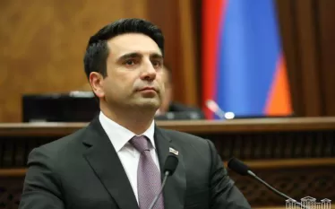  Հայաստանը և Ադրբեջանն ապրելու են խաղաղ, առևտուր են անելու իրար հետ, մեր շուկաներում հայտնվելու են ադրբեջանական ապրանքներ, իսկ իրենց շուկաներում՝ հայկական, ինչպես եղել է նախկինում: Հայերը և ադրբեջանցիներն ապրելու են կողք կողքի: Մերվեք սրա հետ: 
