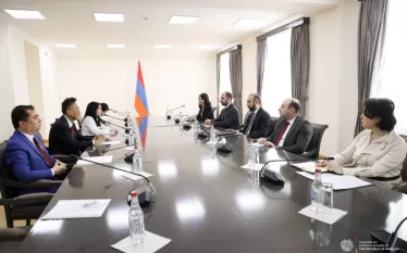 Հայաստանը և Չինաստանն այս պահին գտնվում են հարաբերությունների էական զարգացման փուլում. Միրզոյանն ընդունել է ՀՀ-ում Չինաստանի նորանշանակ դեսպանին