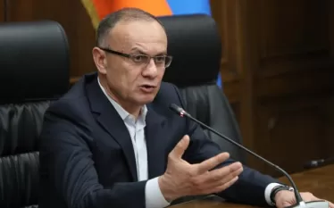 ԱԺ «Հայաստան» խմբակցության ղեկավար Սեյրան Օհանյանը հրապարակել է խմբակցության բոլոր 28 պատգամավորների ստորագրությունները Նիկոլ Փաշինյանին իմպիչմենթի ենթարկելու համար:   «Սրանք «Հայաստան» խմբակցության բոլոր 28 պատգամավորների ստորագրություններն են, որոնք, բավարար չեն իմպիչմենտի գործընթացը սկսելու համար։  Մանիպուլյացիաների փոխարեն հարկավոր է ուժերը կենտրոնացնել ՔՊ և անկախ պատգամավորների ստորագրությունները ստանալու ուղղությամբ։  Մեր ստորագրությունների հրապարակումից հետո «Հայաստան» խմբակցության պատգամավորների թիր
