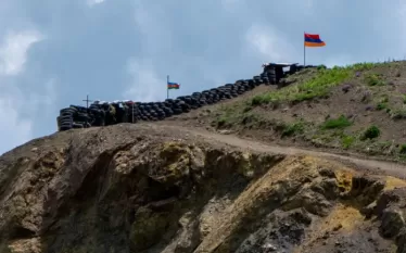 Ադրբեջանը դեռ չի արձագանքել հրադադարի խախտման վերաբերյալ հայկական կողմից փոխանցված նյութերին, APRI-2025 համաժողովի շրջանակներում լրագրողներին ասել է ԱԽ քարտուղար Արմեն Գրիգորյանը:   Նրա խոսքով, սահմանամերձ գյուղերի տարածքում ադրբեջանական դիրքերից արված կրակոցների նպատակներից մեկը կարող է լինել միջազգային հանրության ուշադրությունը խաղաղության պայմանագրի շուրջ ձեռք բերված հաջողություններից շեղելը: