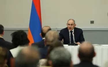 Վարչապետ Նիկոլ Փաշինյանը Ստամբուլում հանդիպում է ունեցել տեղի հայ համայնքի ներկայացուցիչների հետ։  Վարչապետն իր խոսքում կարևորել է Թուրքիա կատարած աշխատանքային այցը՝ ընդգծելով, որ այն իրականություն է դարձել վերջին շրջանում Թուրքիայի հետ ակտիվացած երկխոսության արդյունքում։ Նա նշել է Թուրքիայի նախագահ Ռեջեփ Թայիփ Էրդողանի հետ նախատեսված հանդիպման կարևորությունը՝ հույս հայտնելով, որ այն նոր ազդակ կհաղորդի երկկողմ հարաբերություններին։  Երկրի ղեկավարի խոսքով՝ այցի հիմքում ընկած են Հայաստան-Թուրքիա միջպետական հար