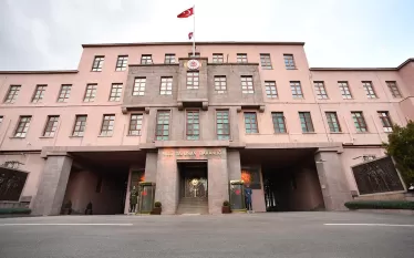 «Մենք ողջունում ենք կողմերի միջև հաստատված հրադադարը և հույս ենք հայտնում, որ այն կդառնա մշտական։ Թուրքիան ուշադիր հետևում է տարածաշրջանի զարգացումներին և միջազգային իրավունքի ու պետությունների ինքնիշխանության սկզբունքների շրջանակում շարունակելու է աշխատել բոլոր կողմերի հետ՝ բախումները դադարեցնելու և իրական խաղաղություն հաստատելու ուղղությամբ»,-ասվում է հաղորդագրությունում։