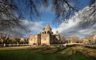 Սկանդինավիայի հայերի միությունը խստորեն դատապարտում է Նիկոլ Փաշինյանի՝ Հայ Առաքելական Եկեղեցու դեմ հակազգային և հակաժողովրդական քաղաքականությունը։  Ասված է միության հայտարարության մեջ․  «Վերջին օրերին Նիկոլ Փաշինյանը բացահայտ թշնամական քարոզարշավ է սկսել Հայ Առաքելական Եկեղեցու նրա մշակությային ժառանգության և հոգևորականների նկատմամբ՝ օգտագործելով գարշելի ու փողոցային բառապաշար։ Բացի Եկեղեցուն վարկաբեկելուց, վարչապետի պաշտոնը զբաղեցնողը, խախտելով ՀՀ Սահմանադրությունը՝ անօրինական կոչերով փորձել է միջամտել Եկե