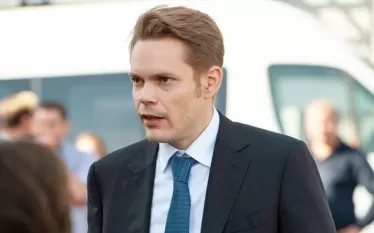 «Ես ինձ վրա պատասխանատվություն եմ վերցրել լինել Հայաստանի հետ: Հույս ունեմ Հայաստանին սպասում է լավագույն ապագան, բայց ինչպիսն էլ ապագան լինի, ես միշտ կլինեմ Հայաստանի կողքին: Բայց ես ունեմ հորս լավատեսությունը և հավատում եմ, որ լավ է լինելու»,- հավելեց նա: