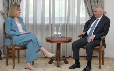 Հանդիպման ընթացքում զրուցակիցները քննարկվել են տարածաշրջանային զարգացումները և մտքեր փոխանակել տարածաշրջանում հաղորդակցությունների ապաշրջափակման հնարավորությունների շուրջ: Անդրադարձ է կատարվել նաև երկու երկրների տնտեսական հարաբերությունների զարգացման հեռանկարներին: 