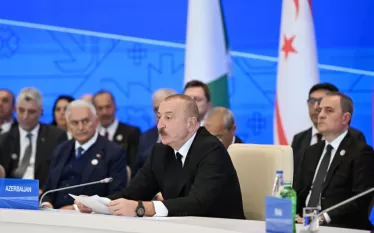 Ադրբեջանի նախագահ Իլհամ Ալիեւն այսօր հայտարարել է, թե իբր «Հայաստանից արտաքսված արեւմտյան ադրբեջանցիների իրավունքների ապահովումը մեծ կարևորություն ունի»։  Ինչպես հաղորդում են ադրբեջանական լրատվամիջոցները՝ այսօր ելույթ ունենալով  Ստեփանակերտում գումարված Տնտեսական համագործակցության կազմակերպության (ՏՀԿ) գագաթնաժողովում՝ Ալիեւն ասել է.  «Մենք բարձր ենք գնահատում նախորդ ամիս Ստամբուլում կայացած Իսլամական համագործակցության կազմակերպության նախարարների խորհրդում բոլոր 57 անդամ պետությունների կողմից բանաձեւի ընդու