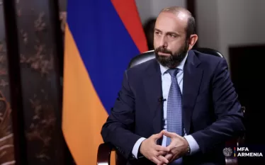 Այսպիսով, խաղաղությունն այն է, ինչին մենք իսկապես հավատում ենք։ Եվ կրկին, մեկ անգամ էլ ընդգծեմ, այդպես ենք  ընկալում նաև չինական մոտեցումը, ՉԺՀ քաղաքականությունը։ Եվ մենք հիշում ենք, և շնորհակալ ենք, որ Չինաստանը նույնպես ողջունեց Հայաստանի և Ադրբեջանի միջև խաղաղության համաձայնագրի նախագծի շուրջ համաձայնությունը, և աջակցում է խաղաղ բանակցություններին և Հայաստանի ու Ադրբեջանի միջև հարաբերությունների կարգավորմանը։