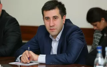 «Այդ գործողությանը մասնակից բոլոր «իրավապահները» ինձ համար մեկին-մեկ նույնացվելու են 1915թ. Հայոց ցեղասպանությունն իրականացրած ելուզակներին»,-գրել է նա: