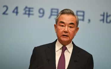 Չինաստանը կշարունակի աջակցել Իրանին իր պետական ինքնիշխանության և ազգային արժանապատվության պաշտպանության, ուժային քաղաքականությանը և բուլլինգին հակազդելու, ինչպես նաև քաղաքական բանակցությունների միջոցով իր օրինական իրավունքներն ու շահերը պաշտպանելու գործում։ Այս մասին news.cn-ի փոխանցմամբ, հայտարարել է Չինաստանի արտաքին գործերի նախարար Վան Ին։  Չինաստանի Կոմունիստական կուսակցության Կենտրոնական կոմիտեի քաղբյուրոյի անդամ Վան Ին այս հայտարարությունն արել է Չինաստանի հյուսիսային Տյանցզին քաղաքում՝ Իրանի արտգործն