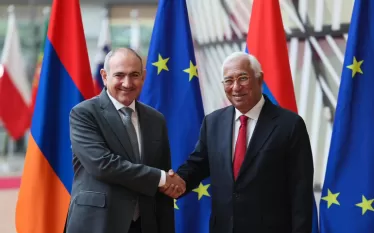 Կարևոր հանդիպում է տեղի ունեցել Նիկոլ Փաշինյանի և Ուրսուլա ֆոն դեր Լայենի հետ՝ ԵՄ-ի և Հայաստանի միջև զարգացող գործընկերությունը վերահաստատելու համար։ Այս մասին իր X-ում գրել է Եվրոպական խորհրդի նախագահ Անտոնիու Կոշտան:  «ԵՄ-ն վճռականորեն աջակցում է Հայաստանի բարեփոխումների հավակնոտ օրակարգին: Մենք բարձր ենք գնահատում Հարավային Կովկասում կայունություն ապահովելու  ուղղությամբ Հայաստանի ջանքերը, մասնավորապես՝ Ադրբեջանի հետ խաղաղության բանակցություններում շարունակական ներգրավվածությունը և Թուրքիայի հետ հարաբերո