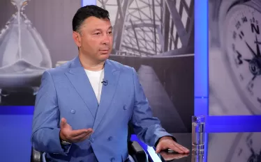 Թուրքիայի դրածոներին հիշեցնեմ 1918-ի Բաթումի կոնֆերանսում թուրքական պատվիրակության ղեկավար Վեհիբ փաշայի ինքնախոստովանությունը.  «Судьба гонит Турцию с Запада на Восток. Мы ушли с Балкан, уходим также из Африки, но мы должны распространиться на Восток – там наша кровь, наша жизнь и наш язык. Это стихийное тяготение, наши братья находятся в Баку, Дагестане, Туркестане и Азербайджане. Нам нужна дорога туда, а вы, армяне, стоите на нашем пути. Требуя Ван, вы закрываете нам дорогу в Персию; требуя Нахиджеван и З