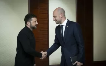 Ուկրաինայի նախագահ Վլադիմիր Զելենսկին Կիևում հանդիպել է  Ֆրանսիայի արտաքին գործերի նախարար Ժան Նոել Բարրոյի հետ։  «Քննարկեցինք պաշտպանական աջակցությունը, մասնավորապես՝ հակաօդային պաշտպանության միջոցների անհրաժեշտությունը, մեր զինվորների վերապատրաստումը, ինչպես նաև «Ռամշթայն» ձևաչափով հանդիպումների արդյունքները։ Մենք պատրաստ ենք ընդլայնել համատեղ պաշտպանական արտադրությունը։ Կան որոշումներ ֆրանսիական ընկերությունների կողմից՝ Ուկրաինայում անօդաչու թռչող սարքերի (դրոնների) արտադրություն սկսելու վերաբերյալ, ինչը