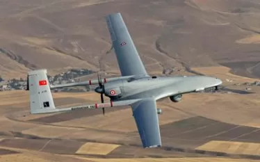 Թուրքական «Baykar» անօդաչու թռչող սարքերի արտադրող ընկերությունը հայտարարել է Իտալիայում «TB2» անօդաչու թռչող սարքերի արտադրության մեկնարկի մասին: Ընկերության պաշտոնական հայտարարության համաձայն՝ իտալական «Piaggio Aerospace»-ի գործարաններում կստեղծվեն ոչ միայն «TB2»-ներ, այլև ավելի ծանր «Akinci» հարձակողական անօդաչու թռչող սարքերը, հաղորդում է National Interest-ը:  «AKINCI-ի և TB2-ի՝ այսօր շահագործման մեջ գտնվող ամենաժամանակակից անօդաչու թռչող սարքերից երկուսի արտադրությունը կտեղակայվի Piaggio Aerospace-ում՝