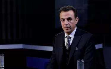 Արթուր Խաչիկյանի դիտարկմամբ՝ իշխանությունները զիջել են Սյունիքով ճանապարհը:  «Քայլ առ քայլ դանակը հասնում է ձեր վզին: Եթե ապրել չեք ուզում, պետություն չեք ուզում ունենալ, ի՞նչ կարող ենք անել: Այն փաստը, որ նախկինները ձեզանից շատ փող ունեին, ձեզ ավելի ջղայնացրեց, քան Արցախի կորուստը»,- շեշտեց նա: