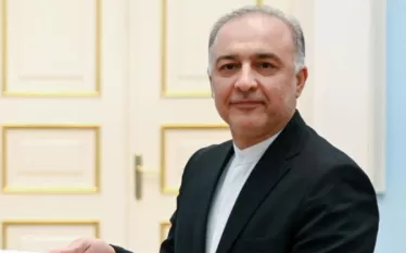 «Իսկ ենթադրությունների հիման վրա չենք կարող կարծիք հայտնել։ Երևանն է վերահսկելու Սյունիքի ճանապարհը, ամեն ինչ լինելու է ՀՀ-ի ինքնիշխանության ներքո։ Ապաշրջափակման վերաբերյալ մեր դիրքորոշումը հստակ է, բազմիցս հայտարարել ենք՝ ցանկացած ապաշրջափակում պետք է լինի ՀՀ ինքնիշխանության ներքո»,-հավելել է դեսպանը։