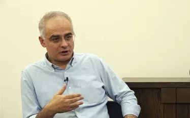 «Զանգեզուրի միջանցքը», առաջին հերթին, ադրբեջանական ծրագիր է։    Ադրբեջանը ցանկանում է Զանգեզուրը վերցնել իր վերահսկողության տակ և վերականգնել կապը Նախիջևանի ու Թուրքիայի հետ։  Երկրորդ հերթին՝ սա թուրանական ծրագիր է, որը նպաստելու է Թուրքիայի և թուրքական աշխարհի միջև կապի ու տնտեսական համագործակցության առանցքի ստեղծմանը։  Իսկ հիմա՝ ինչպես է սա դառնում աշխարհաքաղաքական ծրագիր։  Մի կողմից՝ Ռուսաստանի, Չինաստանի ու Իրանի, մյուս կողմից՝ Արևմուտքի համար շատ կարևոր է, թե այս ծրագիրը ով է վերահսկելու։