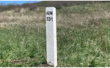 «Ամեն ինչ պատրաստ է. ականազերծումներից սկսած՝ մինչև սահմանային փշալարերի քաշումը, գոնե Նոյեմբերյանից մինչև Կիրանցի հատված ամեն ինչ արել են։ Այնտեղ մենք Բերքաբեր գյուղի հատվածում ունենք հայկական հող, եթե չեմ սխալվում՝ խոսքը 1200 հեկտարի մասին էր, որից մոտ 900-ը վարելահող է, մնացածը՝ արոտավայր, որն Ադրբեջանի ձեռքում է։  Զարմանալի է, որ այսքանից հետո որևէ գործողություն չի կատարվում, կրկնում եմ՝ ամեն ինչ նախապատրաստել են, բայց այդտեղ կանգ առել»,- 168.am-ի հետ զրույցում ասաց Կարեն Ղազարյանը։  Նա նշեց, որ Տավուշի