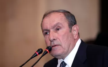 ՀՀ առաջին նախագահ Լևոն Տեր-Պետրոսյանը գրել է․  «ՀՀ վարչապետ Նիկոլ Փաշինյանը մի նոր հանճարեղ միտք է հղացել, այն է՝ իր համակիրների և աջակիցների միջոցով հզոր մի հանրահավաք կազմակերպել Վաղարշապատի հրապարակում, ընդհուպ Մայր Աթոռի հարևանությամբ։ Ի՞նչ է սա, եթե ոչ գիտակցված սադրանք՝ ուղղված ամբոխի միջոցով Եկեղեցուն ճզմելուն։ Նա չի՞ գիտակցում, արդյոք, որ Եկեղեցու հետևորդները շատ ավելի բազմամարդ են, քան իր կողմնակիցները։ Անշուշտ գիտակցում է, բայց նրա նպատակը հենց այդ ուժը ջախջախելն է՝ թերևս արժանանալու համար Ներոնի 