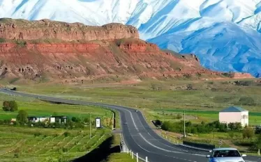 Չնայած բարենպաստ տնտեսական իրավիճակին՝ Հայաստանով միջանցքի նախագծի շուրջ զգալի ռիսկեր են պահպանվում։ Դիտորդները բանակցությունների լճացման հավանականությունը գնահատում են 60%, ինչը կարող է 12-18 ամսով հետաձգել նախագծի իրականացումը։ Այս մասին գրում է Forbes-ը։  «Հայաստանը կտրականապես հերքում է վարձակալության կամ տարածքային վերահսկողության փոխանցման վերաբերյալ որևէ հարցի քննարկումը։ Կանադայի հետախուզության և անվտանգության ծառայության (CSIS) վերլուծությունը հաջողության հավանականությունը գնահատում է ընդամենը 40-5