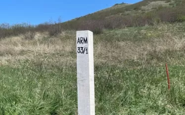 «ԽՍՀՄ փլուզումից հետո Հայաստանը զբաղեցնում է 29 743 քկմ տարածք։ Սահմանազատման գործընթացի ժամանակ, ըստ ամենավերջին՝ 1974թ․-ի ճշգրիտ քարտեզների, այդ տարածքը 29 400 կմ/ք է»,-գրել է Սարգսյանը։