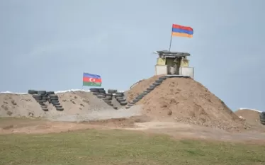 Եվրամիությունը կոչ է արել Ադրբեջանին ու Հայաստանին հնարավորինս շուտ սկսել խաղաղության համաձայնագրի նախագծի ստորագրումն ու վավերացումը: Այդ մասին հայտնել է ԵՄ արտաքին գործերի և անվտանգության քաղաքականության հարցերով ներկայացուցիչ Անիտա Հիփերը։   «ԵՄ-ն վճռականորեն աջակցում է երկու երկրի միջև հարաբերությունների կարգավորման գործընթացին։ Մենք կոչ ենք անում կողմերին հնարավորինս շուտ սկսել խաղաղության համաձայնագրի նախագծի ստորագրումն ու վավերացումը։ ԵՄ-ն պատրաստ է լրացուցիչ աջակցություն և փորձագիտական աջակցություն