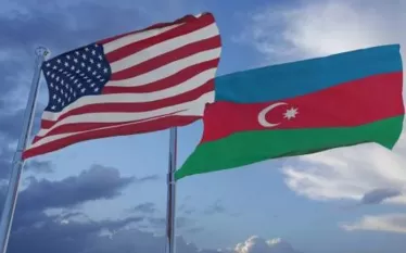 Ադրբեջանը մտադիր է ամրապնդել համագործակցությունը Միացյալ Նահանգների հետ անվտանգության և տեխնոլոգիաների ոլորտում՝ օգոստոսի 8-ին Վաշինգտոնում կայացած եռակողմ գագաթնաժողովում Հայաստանի հետ ձեռք բերված համաձայնություններից հետո, Axios պորտալին ասել է ԱՄՆ-ում Ադրբեջանի դեսպան Խազար Իբրահիմը։  Նրա խոսքով՝ Ադրբեջանը նախատեսում է ստեղծել աշխատանքային խմբեր և զարգացնել հարաբերությունները Միացյալ Նահանգների հետ բոլոր ոլորտներում՝ տնտեսություն, էներգետիկա, պաշտպանություն, քաղաքականություն, կրթություն, տեխնոլոգիաներ և 