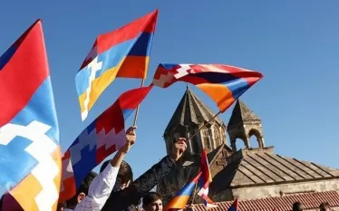 ՀՅԴ կուսակցությունը հաղորդում է․  «Սեպտեմբերի 2-ը սվորական օր չէ, այն մեր ժողովրդի պայքարն ու հաղթանակը խորհրդանշող օրերից է, օր, երբ ծնունդ առավ հայկական երկրորդ հանրապետությունը՝ Արցախը։  Այսօր Հայաստանի, Ադրբեջանի և Թուրքիայի կառավարությունները միասնաբար ստիպում են մեզ փակել Արցախի էջը, լուռ ընդունել մեր նկատմամբ տեղի ունեցած ցեղասպանությունը և հրաժարվել արժանապատվությունից ու մեր բոլոր իրավունքներից։  Սակայն, ճշմարտությունը մեկն է. Արցախի էջը փակված չէ, մեր ժողովուրդն ունի իրավունքներ, որոնց համար պայքա