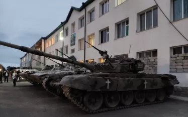 Ուկրաինայում Ադրբեջանի  SOCAR նավթային ընկերության օբյեկտներին ՌԴ-ի հարվածների ֆոնին Բաքուն պետք է վերացնի Ուկրաինային զենքի վաճառքի վրա դրված արգելքը. նման հայտարարությամբ է հանդես եկել Ադրբեջանի խորհրդարանի՝ Միլլի Մեջլիսի պատգամավոր Ռասիմ Մուսաբեկովը:  «Այժմ նրանց լրացուցիչ կոչեր կամ հայտարարություններ անելու կարիք չկա։ Ես կարծում եմ, որ մենք կարող ենք վերացնել Ուկրաինային զենքի վաճառքի վրա դրված արգելքը, և այս քայլը պետք է ձեռնարկվի։ Մենք պետք է գործենք՝ անկախ Ռուսաստանի հայտարարություններից։ Հայաստանի հ