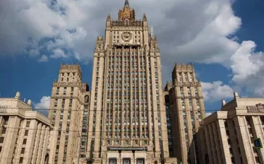 Ռուսաստանի արտաքին գործերի նախարարությունը մանրամասն պարզաբանումներ է տվել 2024 թվականի դեկտեմբերի 25-ին Ղազախստանի Ակտաու քաղաքի մոտ «Ադրբեջանական ավիաուղիներ» ավիաընկերության ուղևորատար ինքնաթիռի վթարին առնչվող ապահովագրական վճարումների հարցի վերաբերյալ: Ներկայացված տվյալներն ու թվերը որևէ առարկություն չեն առաջացրել: Դրանք փաստեր են: Այս մասին ասված է Ռուսաստանի արտաքին գործերի նախարարության հայտարարության մեջ:  «Տարօրինակ է նաև այն թեզը, ըստ որի, «Ռուսաստանի ԱԳՆ մամուլի քարտուղարի դիրքորոշումը, որը հայտա