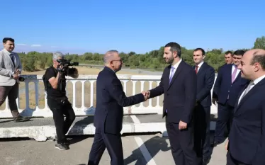 Թուրքիա-Հայաստան հարաբերությունների կարգավորման հարցով հատուկ ներկայացուցիչ Սերդար Քըլըչը X-ի միկրոբլոգում գրառում է արել Ռուբեն Ռուբինյանի հետ հանդիպման վերաբերյալ։  «Շնորհակալություն ջերմ ընդունելության համար։ Ուրախ եմ կրկին հանդիպելու համար»,- նշել է Քըլըչը։  Հիշեցնենք, որ Քըլըչն այցելել է Հայաստան և Մարգարա անցակետի մոտ հանդիպել Ռուբեն Ռուբինյանի հետ։ Այնուհետև կողմերը ՀՀ արտգործախարարության շենքում անցկացրել են բանակցություներ։