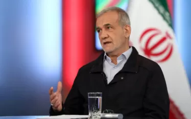 Իրանի նախագահ Մասուդ Փեզեշքիանը Արդաբիլի նահանգում ներդրողների և գործարարների հետ հանդիպման ժամանակ հայտարարել է, որ երկրի առկա խնդիրները կարելի է լուծել ներքին ռեսուրսների հաշվին:  «Մենք կարող ենք ինքներս լուծել մեր խնդիրները։ Այսպես են ապրում այն երկրները, որոնք նավթ ու գազ չունեն և ստիպված են դրանք գնել։ Մենք էլ պետք է հենվենք սեփական ուժերի վրա։ Եթե մենք չենք կարող նավթ վաճառել, դա չի նշանակում, որ մենք չենք կարող ոտքի վրա կանգնել։ Մենք ունենք ստեղծագործական մոտեցումներ արտադրության և արդյունաբերության 