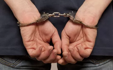 ձերբակալել